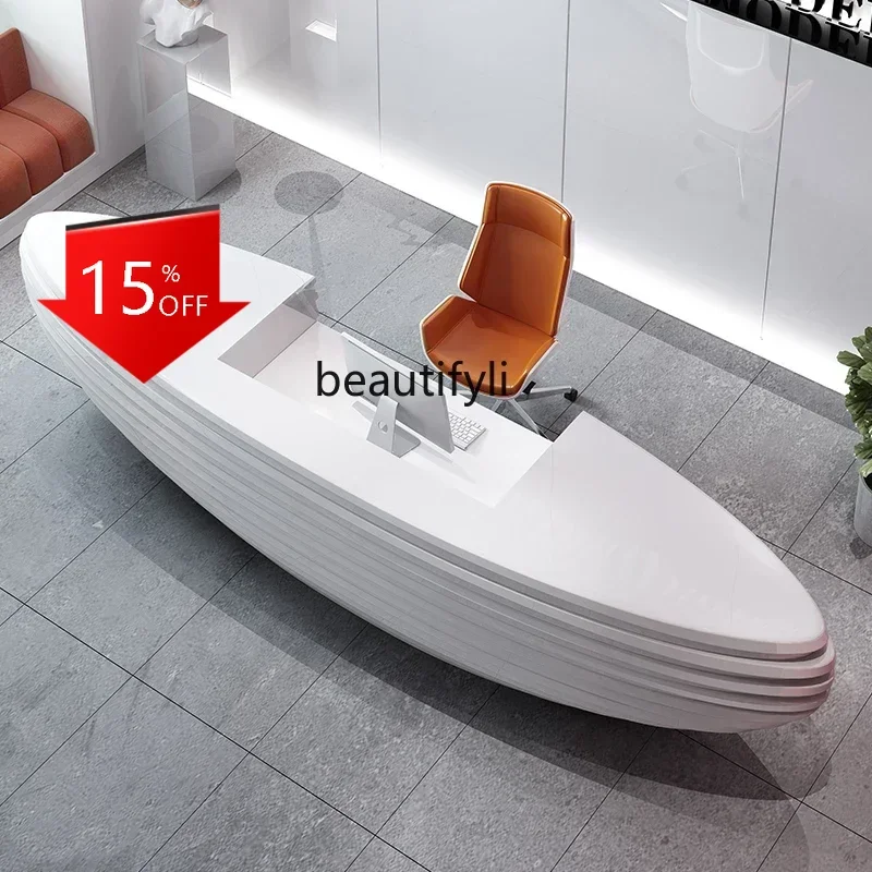 

Компания zzGPaint, стойка ресепшн, стойка приветствия, салон красоты, касса, простая и современная стойка-ресепшн