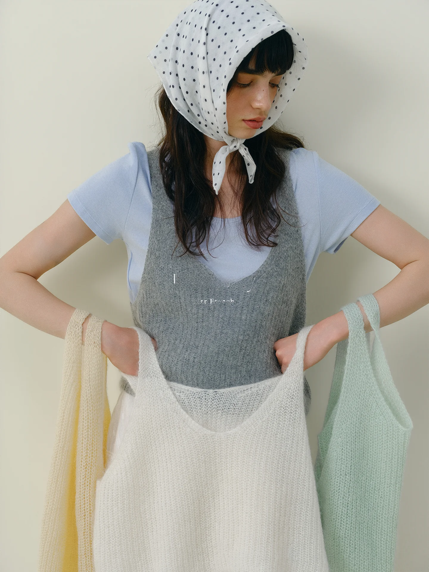 

Rina Berry Wool Cashmere V-neck Short Vest Lazy Style Layering Sleeveless Summer Outerwear Strapless Women's Casual Wear