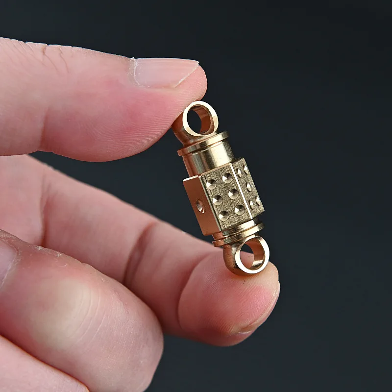 Pure Brass Men 360° Rotary Universal Joint Car Keychain Quick Release Open Dice Key Chain Key Ring Durable EDC Quick Hang Buckle