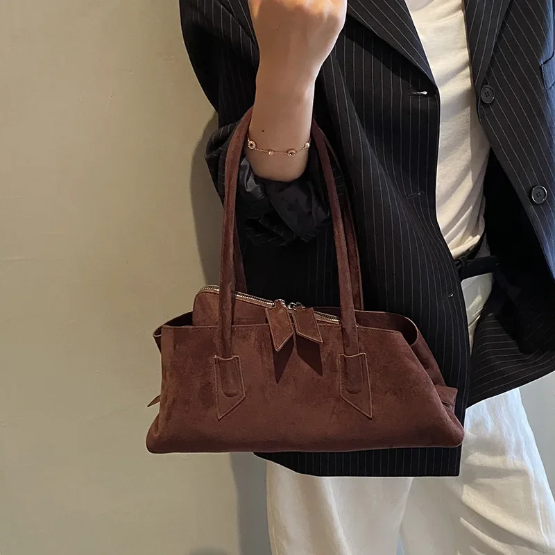 

Women's Retro Large Capacity Shoulder Bag Hand-held Tote Versatile Stylish Fashion Storage Bag for Everyday Use