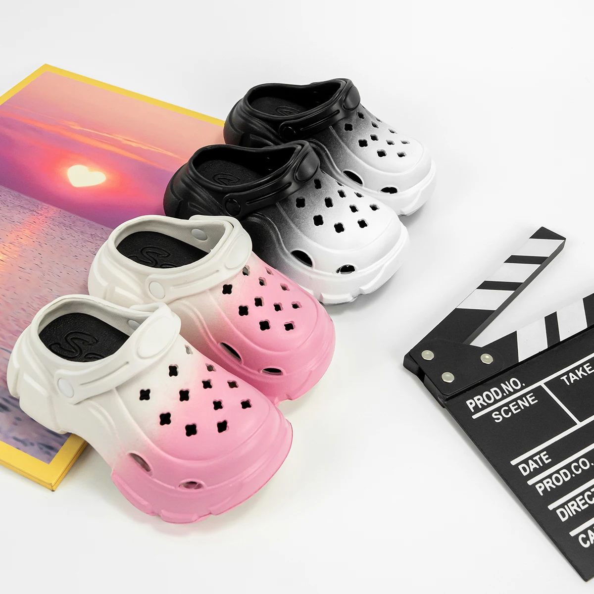 

Cute and Versatile Parent-Child Slippers for Boys and Girls, New Cartoon Style Eva Clogs with Soft Non-Slip Soles and Closed-Toe Design, Model 606