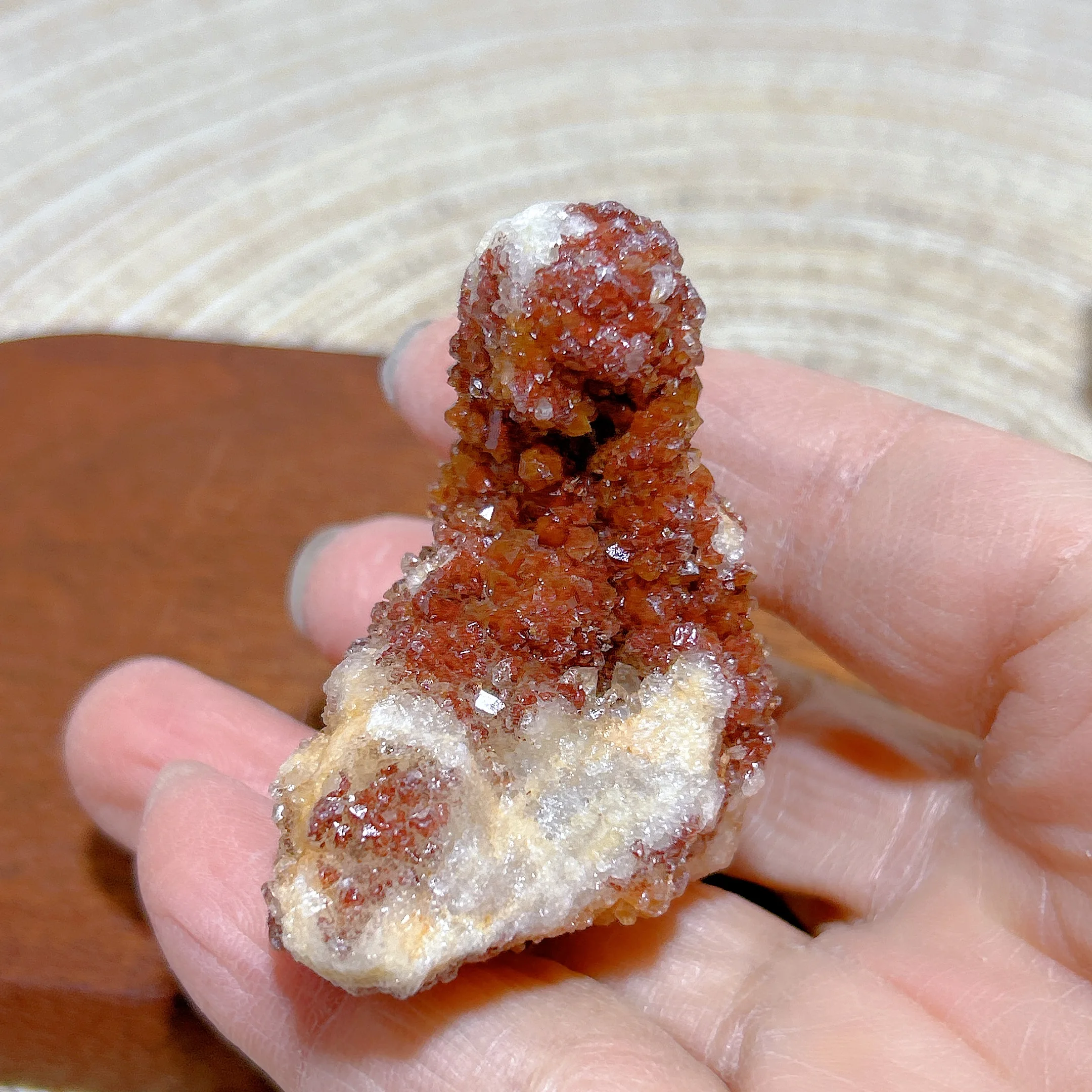 

High Quality Healing Natural Crystal Red Surface Clear Quartz Druzy Specimen Raw Stone Mineral Ornament Home Decorations Gift