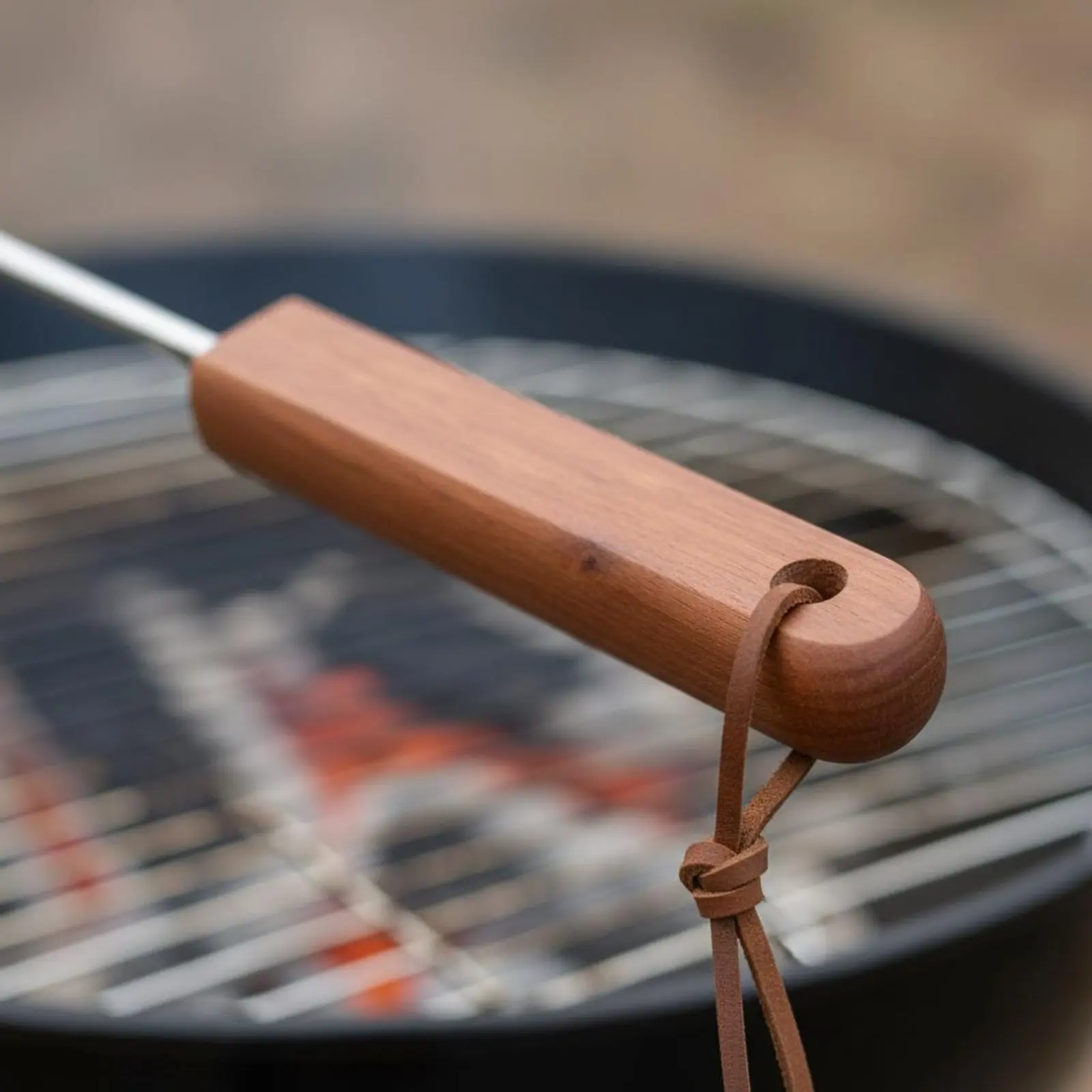 

BBQ Meat Hook Hanging Loop Stainless Steel Food Hook Curved Food Flipper Wood Handle Meat Turner for Outdoor Dining