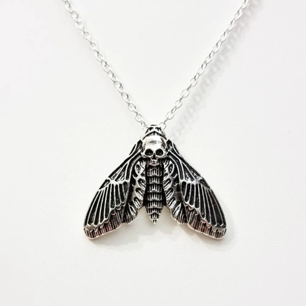 Gothic Retro Sliver Color Death Skull Moth Pendant Necklace for Women Men Hallowmas Party Hip-hop Trendy Jewelry Accessory Gifts
