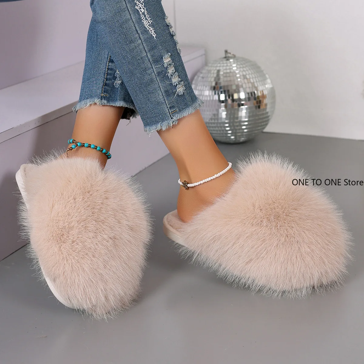 

New Arrival Girl Luxury Fluffy Fur Slippers Ladies Indoor Warm Furry Fur Flip Flops Women Amazing Plush Fur Slides Wholesale Hot