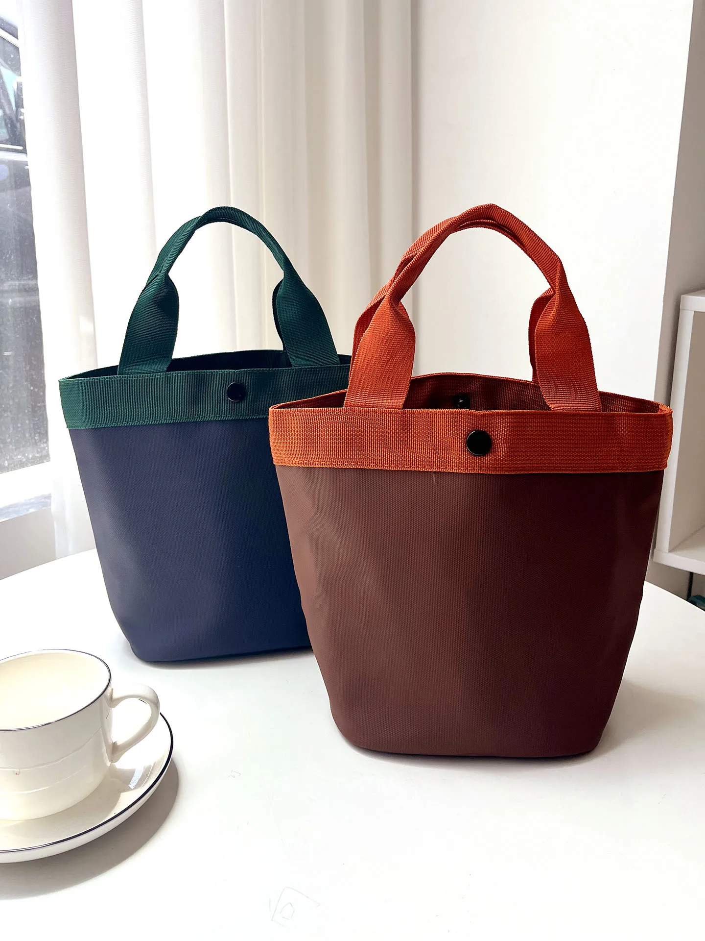 Large Capaci round Cylinder Handheld Lunch Box Bag Waterproof Wear-resistant Commuting Versatile Bento Bag Simple Pure Color