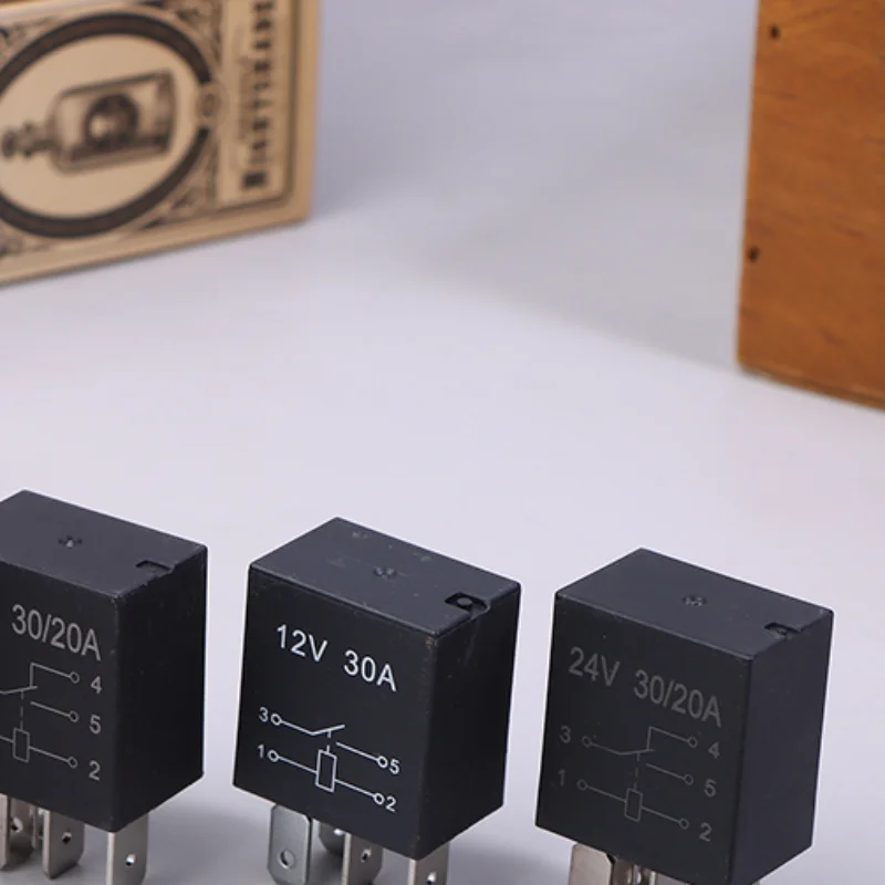 1Pc 4 Pin/5 Pin 30A 12V/24V Violet Series 4-pin/5-pin Waterproof Automotive Relay Car Relay Socket Adapter