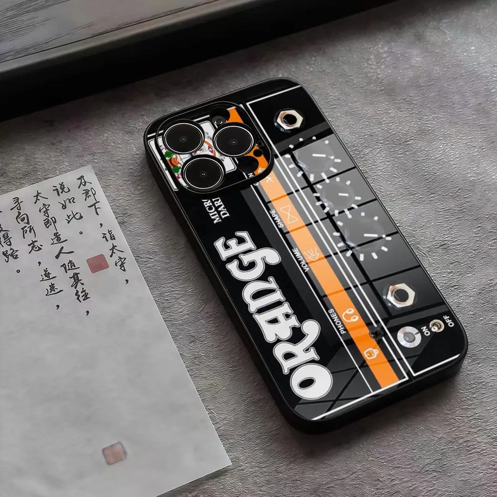 حافظة هاتف على شكل جيتار برتقالي لهاتف آيفون 17 air 16 15 14 13 12 11 Pro Max X فتحات دقيقة في غطاء PC زجاجي مضاد للسقوط من الأكريليك