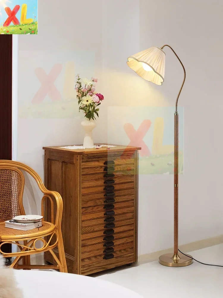 

Medieval solid wood floor lamp Japanese retro living room sofa next to French light luxury high-end bedroom vertical table lamp