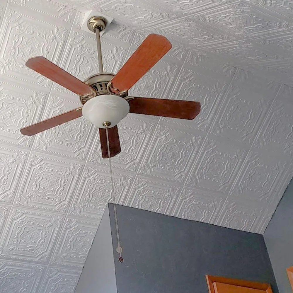 CEILINGS R126 Carrelage de plafond à coller en mousse Bijou et abeille (256 carrés ft./Case), paquet de 96, blanc uni