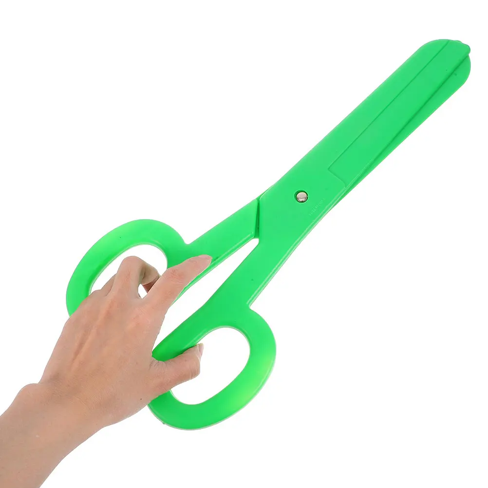 

2Pcs Funny Giant Scissors Lightweight Plastic Shears Prop for Cosplay Halloween Party Pretend Play Theatrical Performance