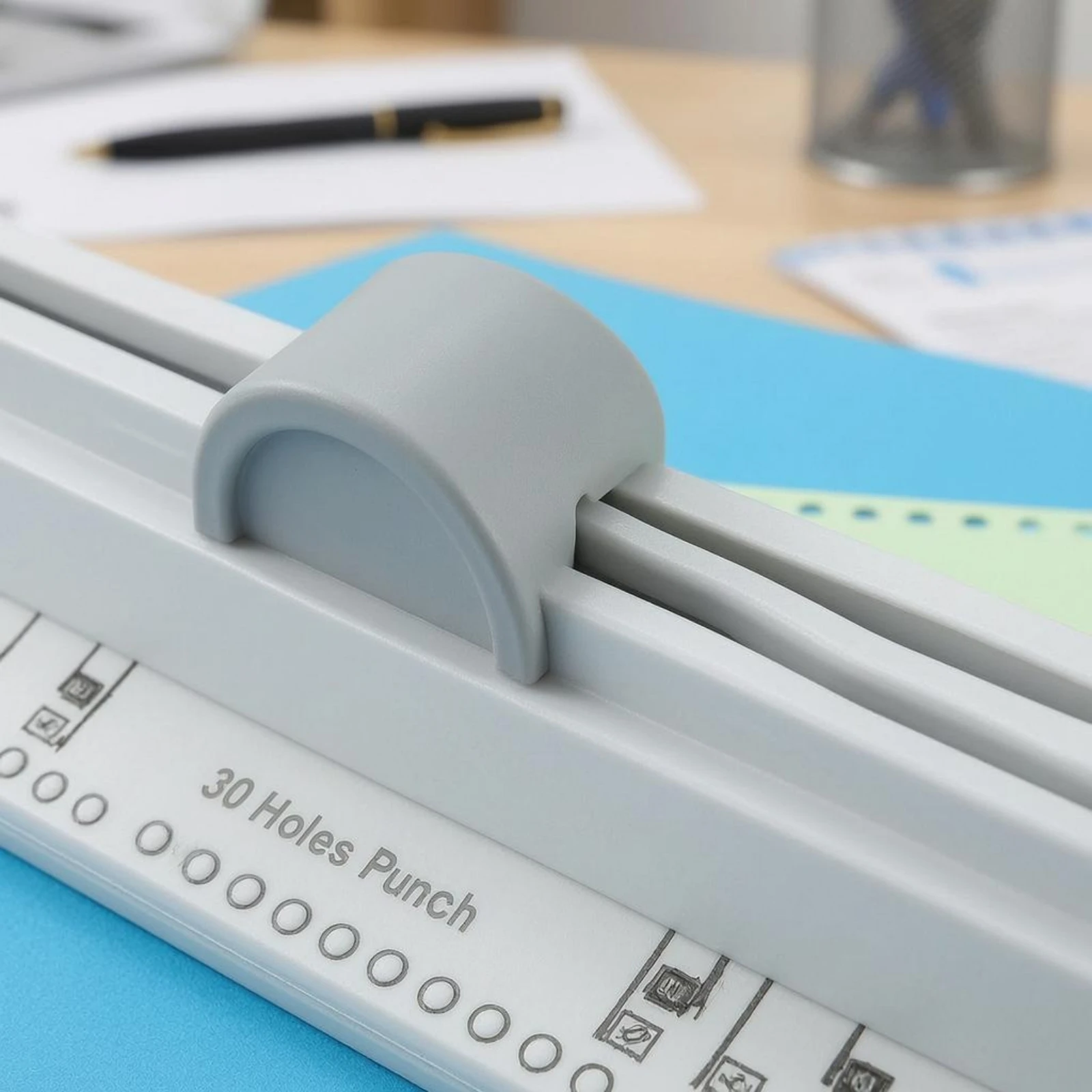 30-Hole Puncher Manual 30 Hole Punch Office Supply Hand-Operated Stationery Tool Rectangular Body for Notebook