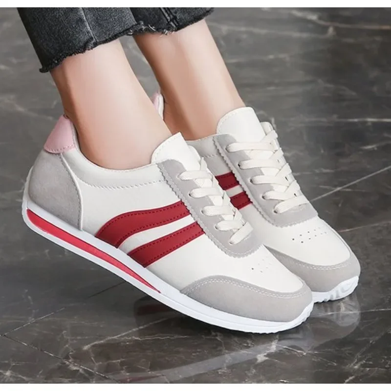 

New Women Casual Walking Shoes Flat Lace Up Leather Fashion Flat-Bottomed Female Sneakers Vulcanized Shoes Plus Size 42