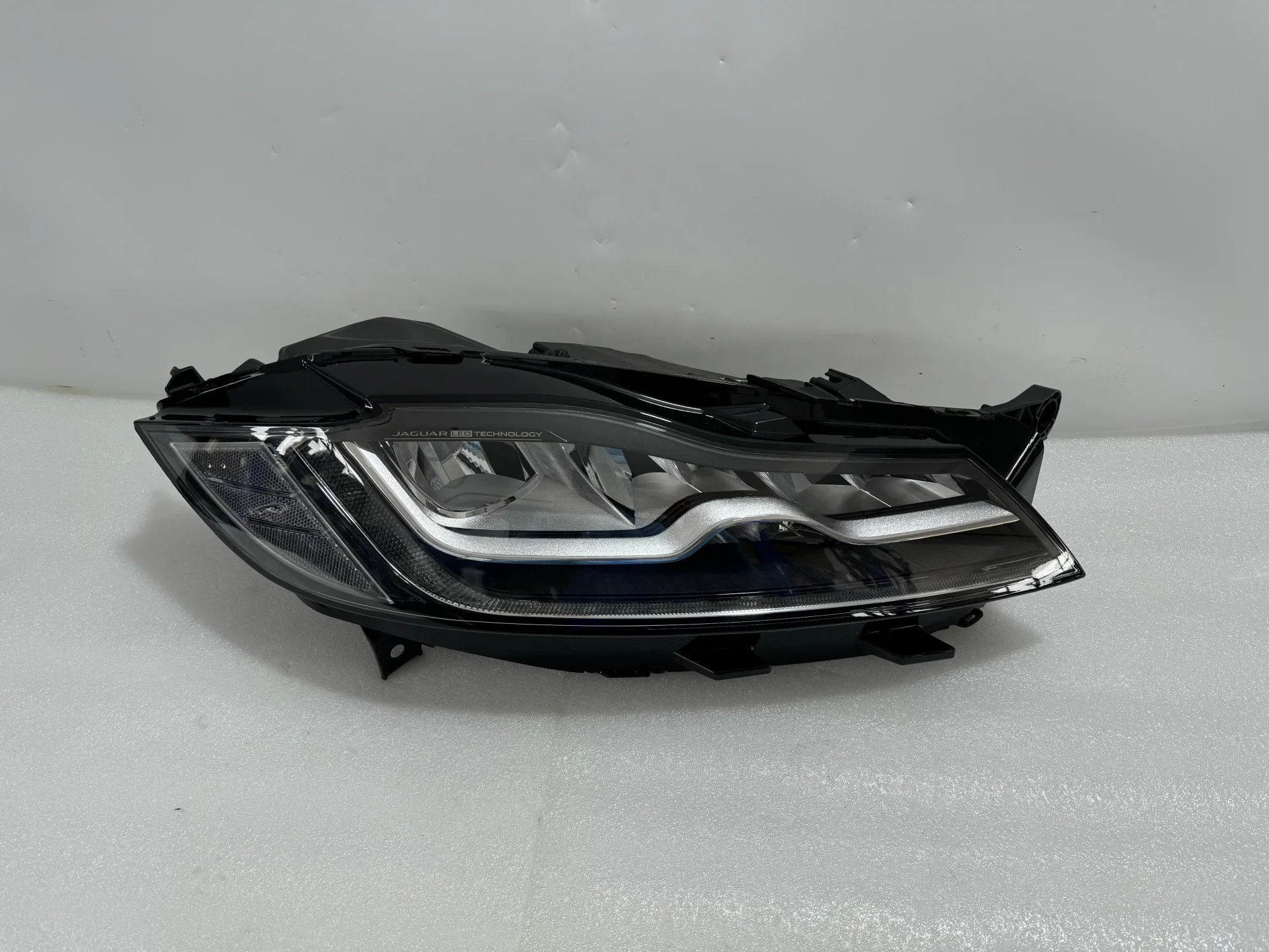 LED Headlights for 2016-2020 Jaguar F-PACE/ XF OEM T2H24587 T2H24596