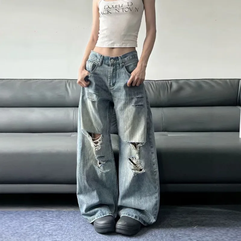 Trendy ripped women's jeans with a vintage vibe loose and slimming, suitable for pear-shaped figures wide-leg floor-length pan