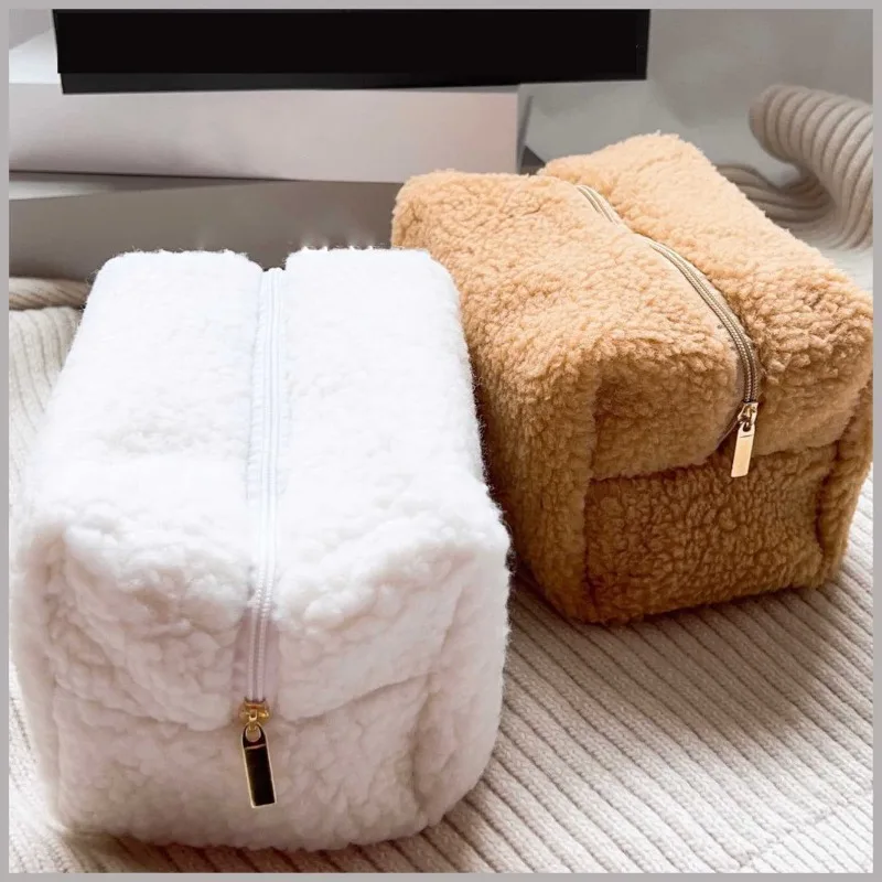 Women Cute Towel Makeup Bag Zipper Plush Large Cosmetic Storage Bag Cute Fluffy Travel Makeup Bag Case