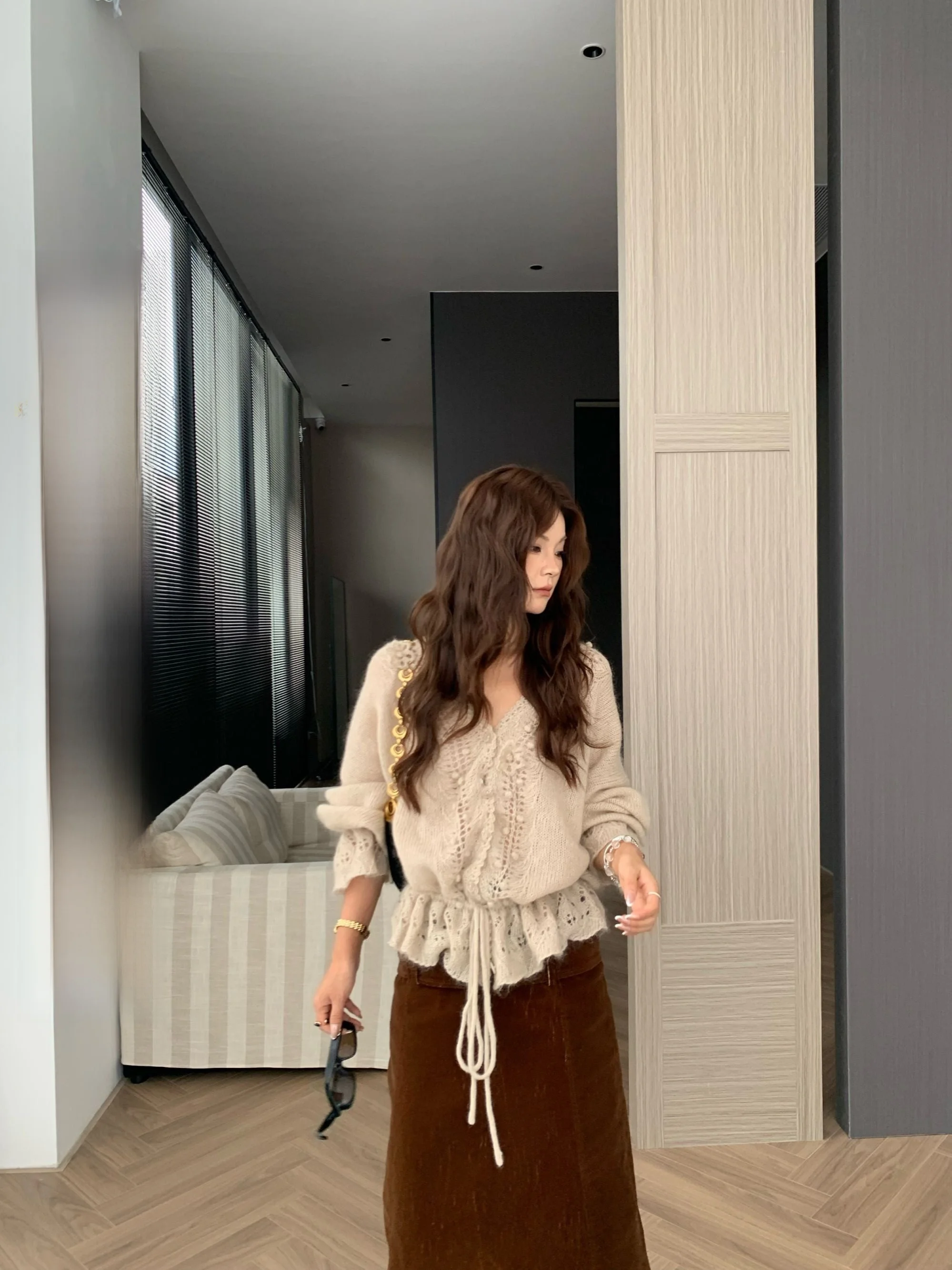 

Модный вязаный кардиган с V-образным вырезом, ручной работы, с цветочным узором, осенне-зимняя новинка, высококлассный дизайн