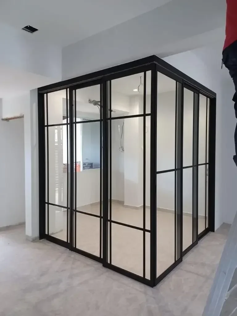 Porte scorrevoli resistenti in vetro temperato con rottura termica su misura in lega di alluminio per la decorazione del balcone del giardino