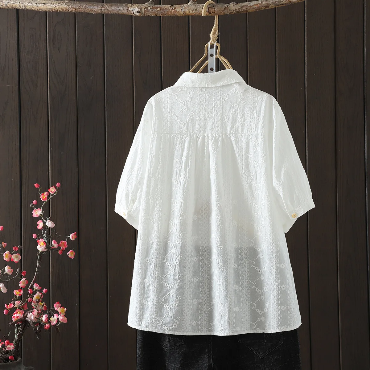 Nuova camicia a mezza manica in cotone estivo 2025, ricamo colletto rovesciato da donna, camicetta ampia con bottoni colorati Mori Girl T56220CC