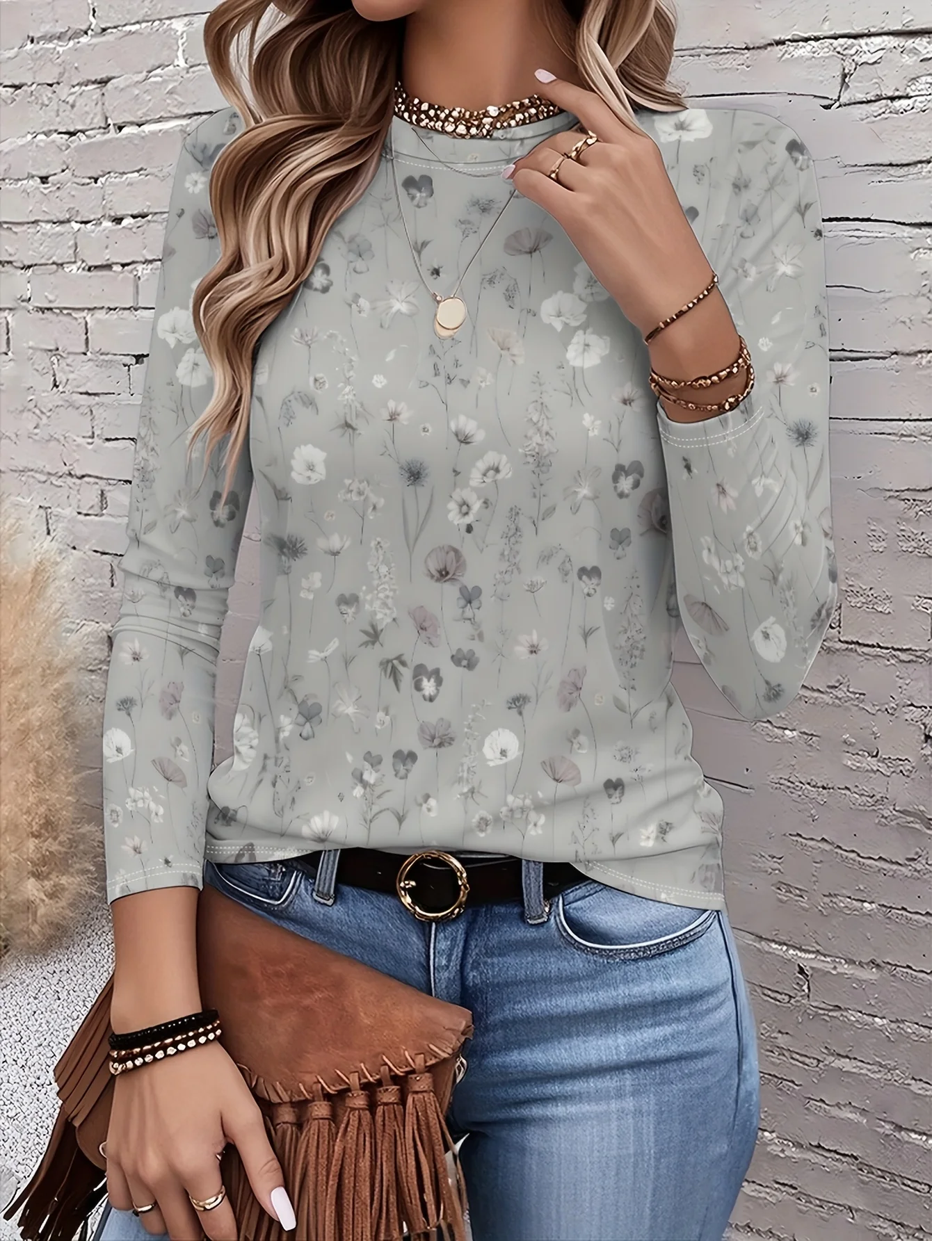 Women's long-sleeved T-shirt for autumn, small floral print, casual street style, round neck pullover, loose fit outdoor T-shirt