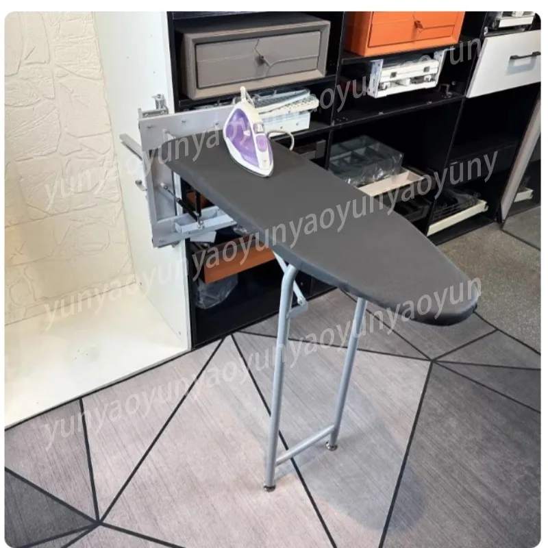 

Складной шкаф-гардероб для прихожей со скрытой гладильной доской и электрической гладильной станцией с демпфирующим механизмом выдвижения