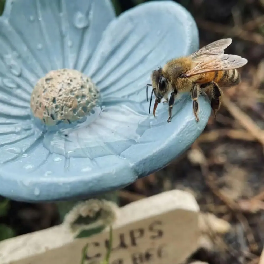 Flower-Shaped Insect Drinkers Weather-Resistant Luxury Bee Butterfly Feeder Elegant Insect Watering Station