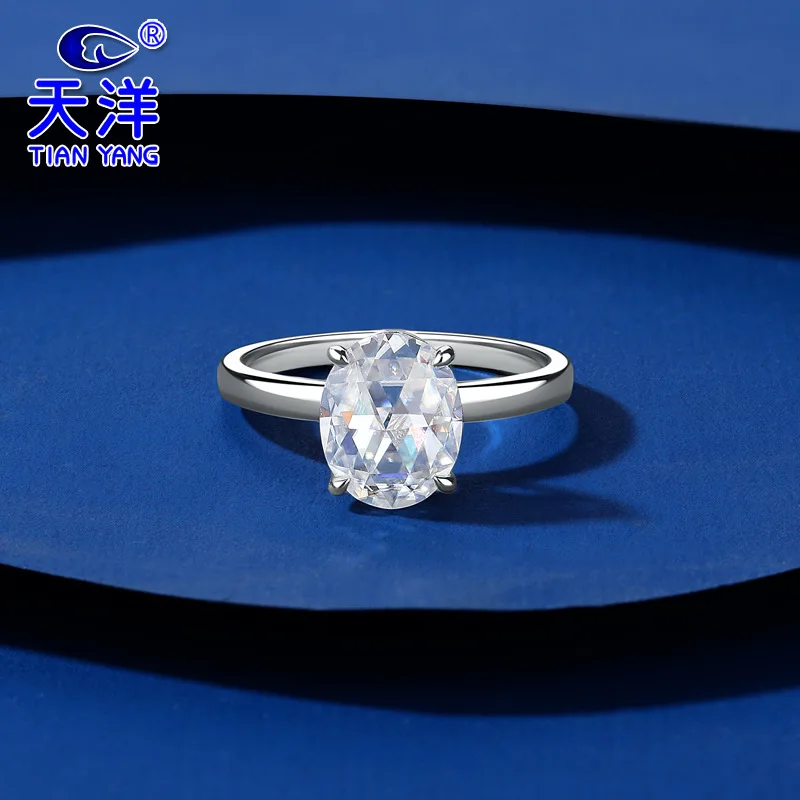 

Изысканное кольцо с овальной вставкой в форме розы для женщин, из платины PT950 с муассанитом 3 карата, — это высококачественное роскошное украшение для дам.