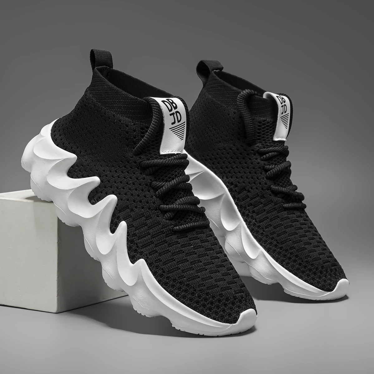 Men's Large Size Sports Shoes Outdoor Hiking Running Comfortable Casual Versatile Fashionable Training Shoes for Couples - Image 4