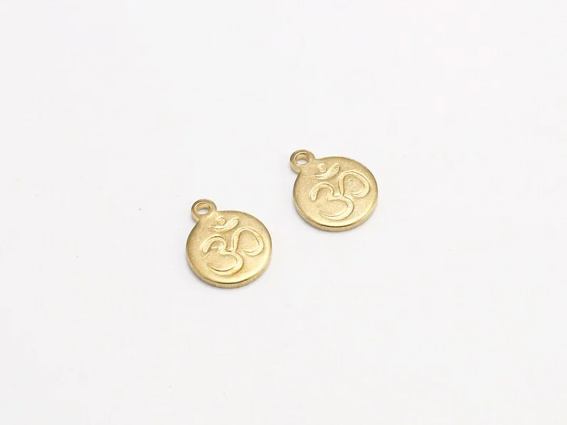 Breloques en laiton OM pour la fabrication de bijoux, mini breloques de boucle d'oreille rondes, accessoires de boucle d'oreille, yoga, 12.6x10x1.2mm, 20 pièces, R2160