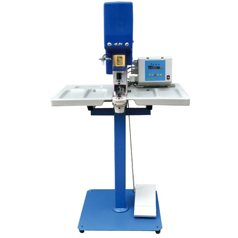 Automatic counting infrared positioning anti-thug computer servo mask breathing valve electric hole punching machine