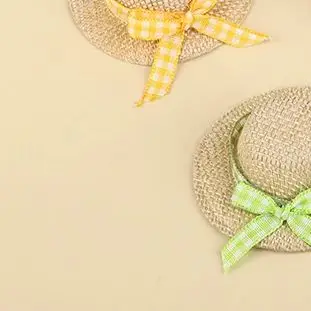 2 قطعة قبعة القش المصغرة دمية صغيرة قبعات من القش مع القوس قبعة بيت الدمية زخرفة اليد المنسوجة دمية الملحقات