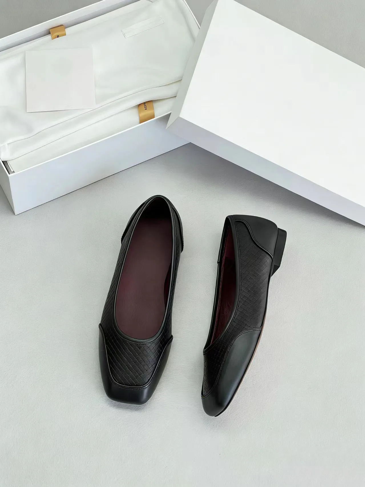 

Women Latest Low-cut Woven Plaid Flats Slip-on