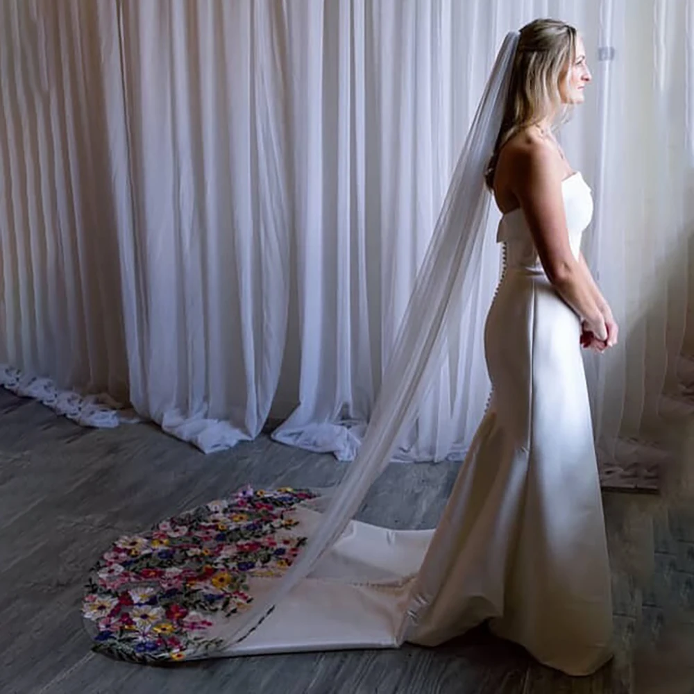 3D Embroidered Flowers Customized Multicolored Wedding Veils 2.5 Meters Unique Bridal Veil With Comb