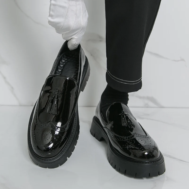 

Fashion Brand Men's Carved Comfortable Ankle Loafers Classic Black Men's Tassel Round Toe Thick Soled Non Slip Leather Shoes
