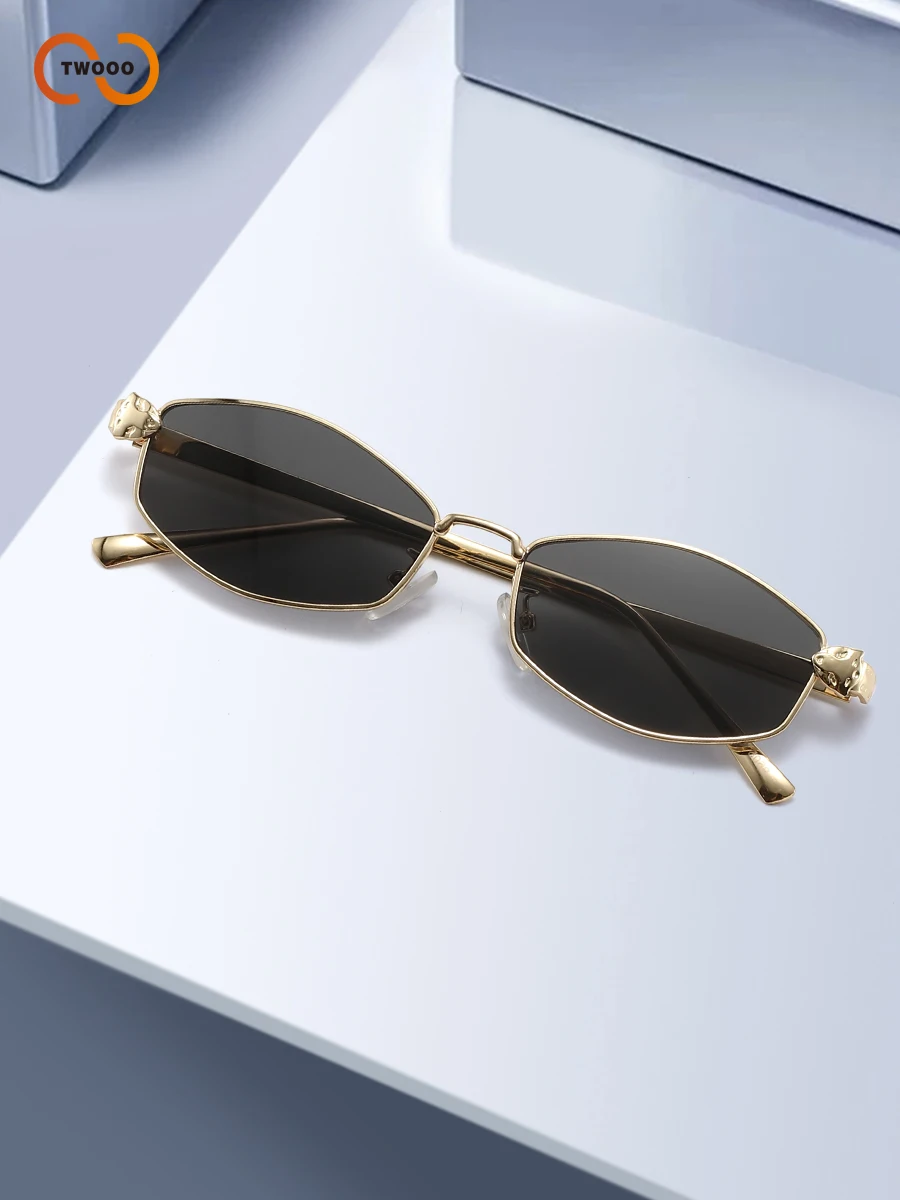 نظارات شمسية نسائية معدنية ذهبية، إطار مضلع هندسي مع تفاصيل زهرة محفورة، ظلال كلاسيكية فاخرة UV400