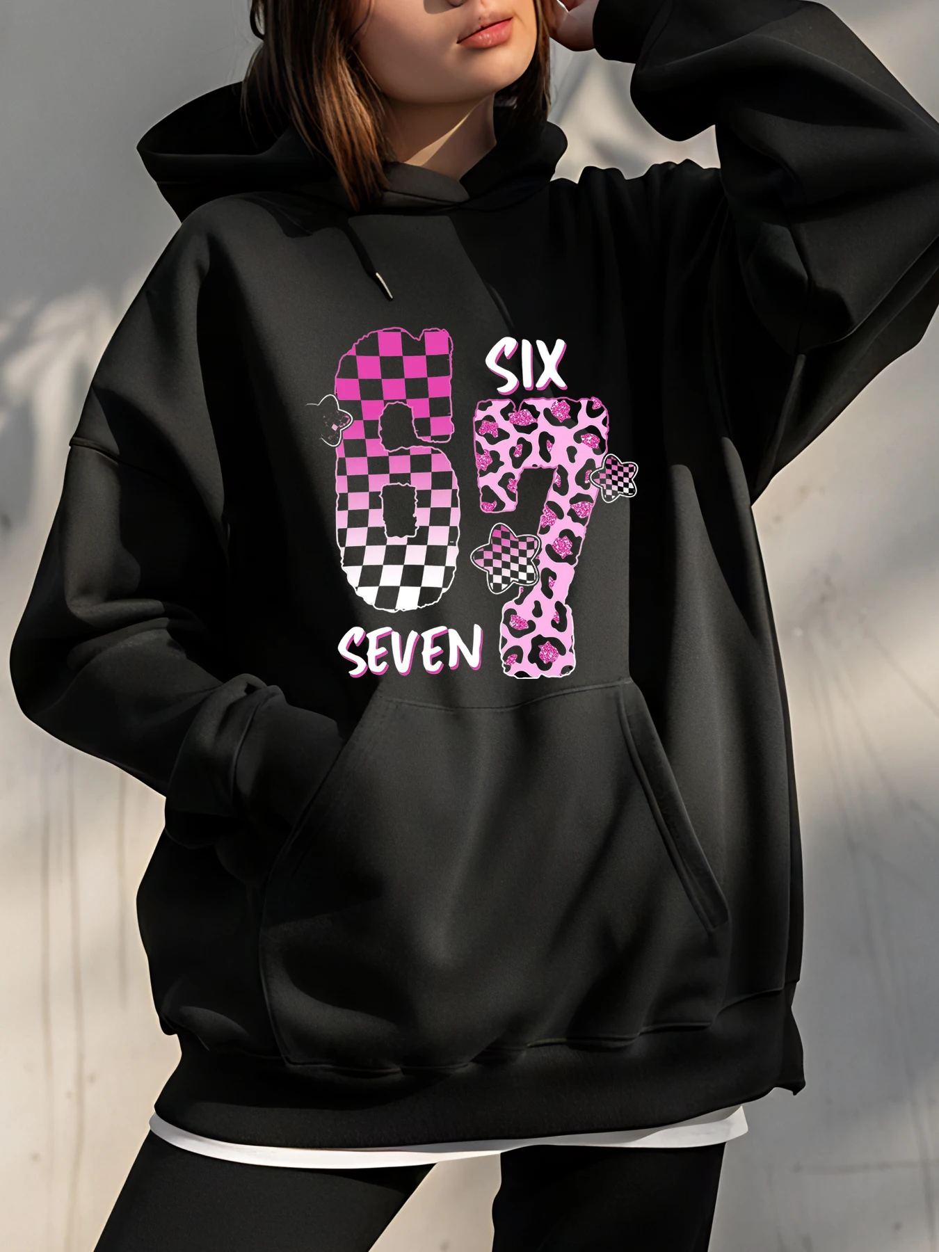 

Черная толстовка с капюшоном Six Seven, розовая шахматная доска с леопардовым принтом, повседневная уличная одежда, женская толстовка, модный топ с капюшоном и графикой