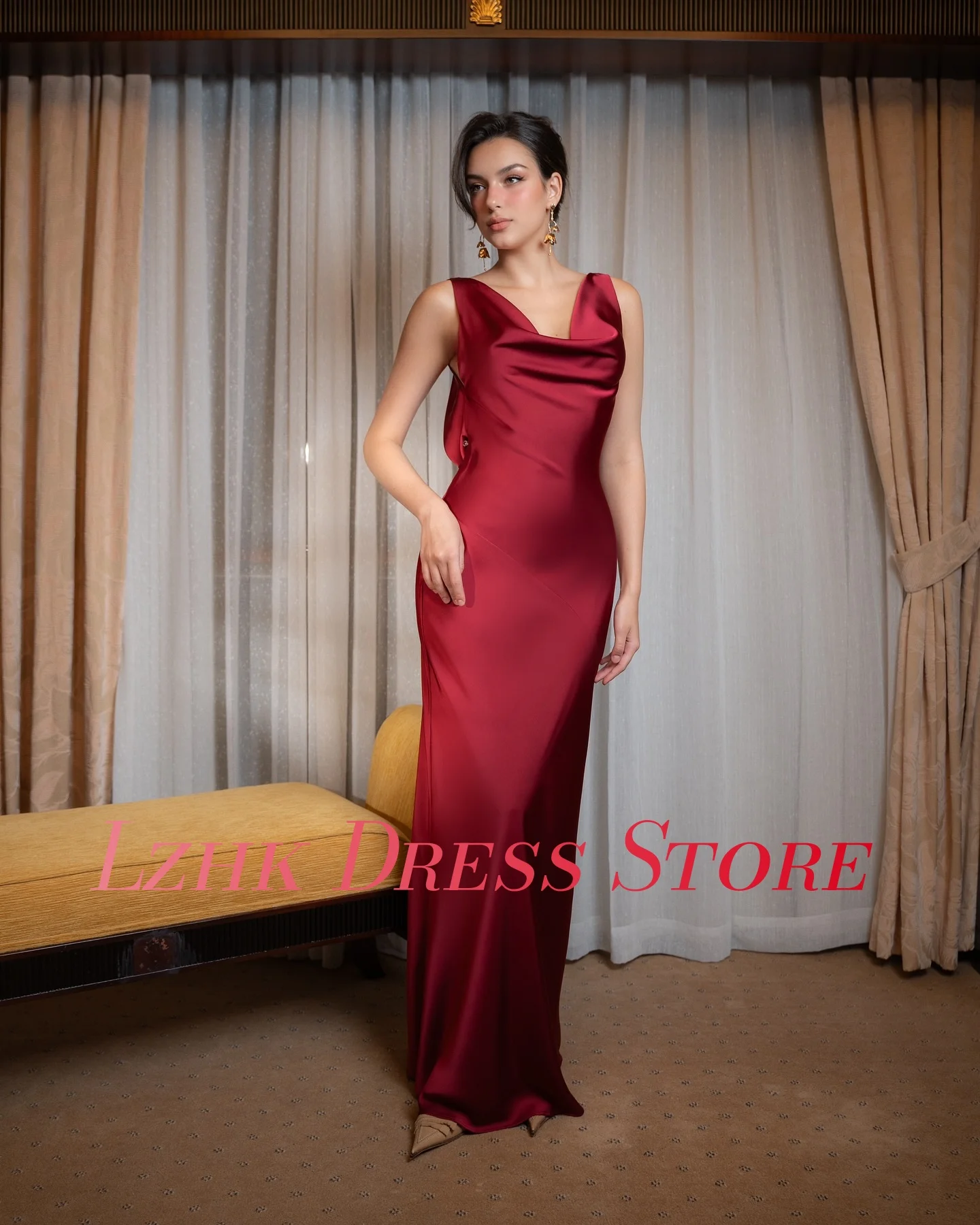 Abito da sera dritto in raso sexy personalizzato Abiti da cerimonia su misura senza maniche con scollo a V di alta qualità lunghi fino al pavimento con lacci sul retro