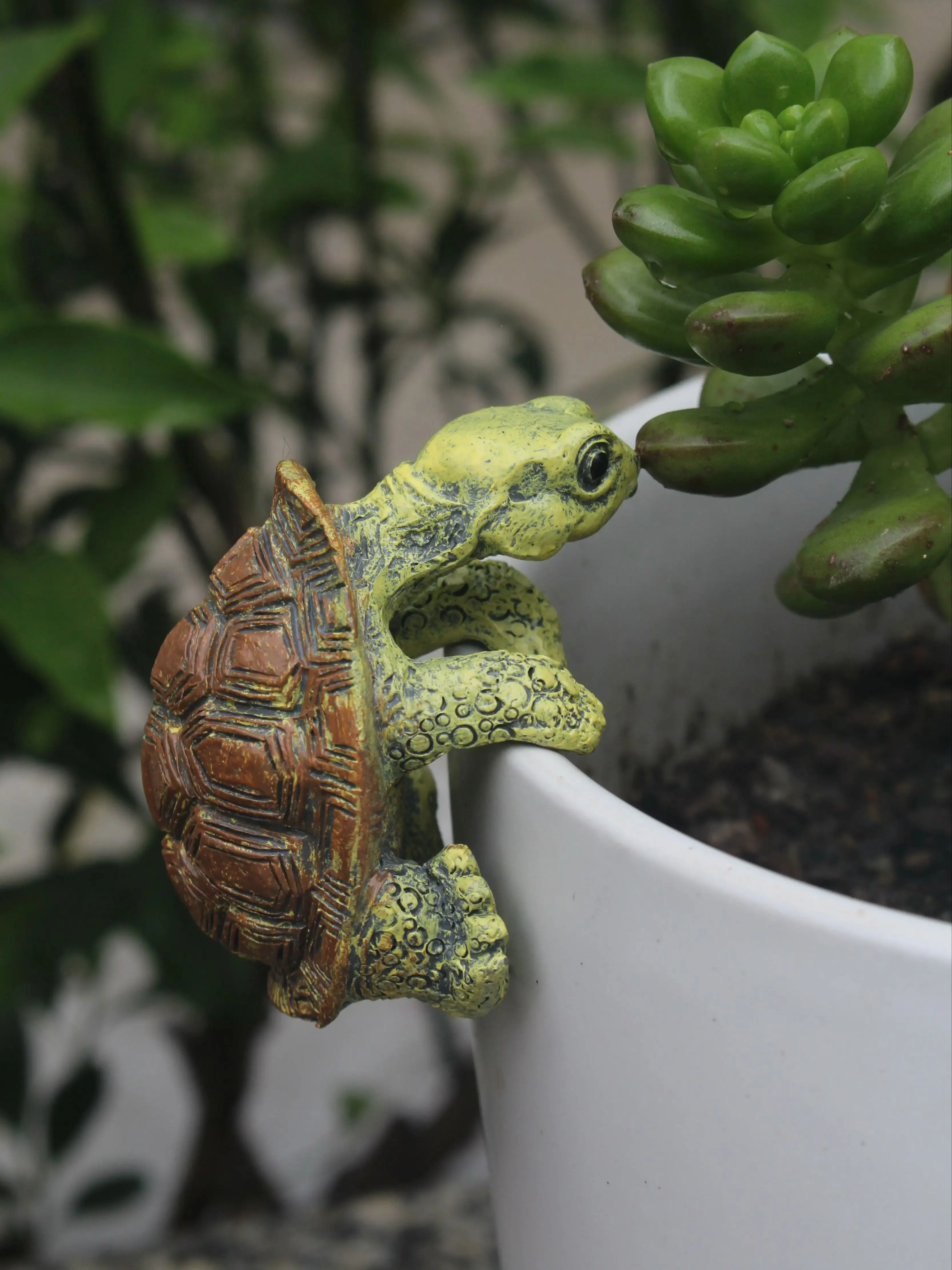 1-teilige niedliche Kletterschildkrötenstatue aus Kunstharz, Aquariumdekoration für den Innen- und Außenbereich, Blumentopfdekoration, Wandbehang im Garten im Freien, Innenhof und Heimdekoration.