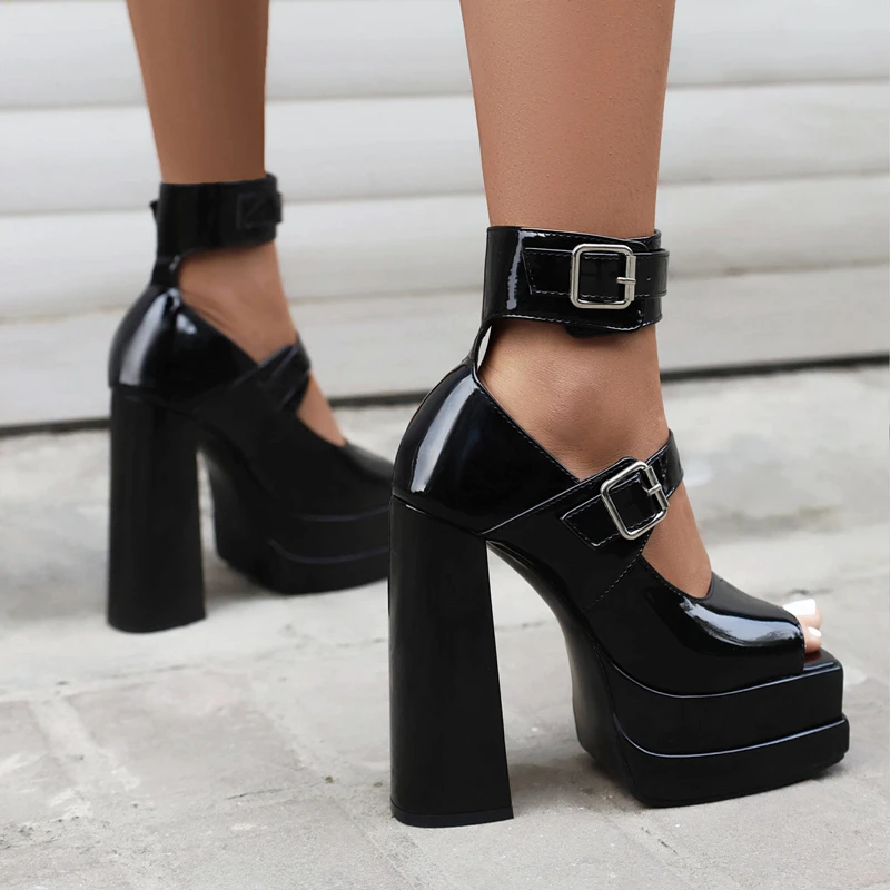 القوطية نمط مثير وعصري اللمحة تو الكاحل حزام الشرير صنادل طراز جلاديتور سميكة القاع منصة سوبر عالية الكعب أحذية الحفلات