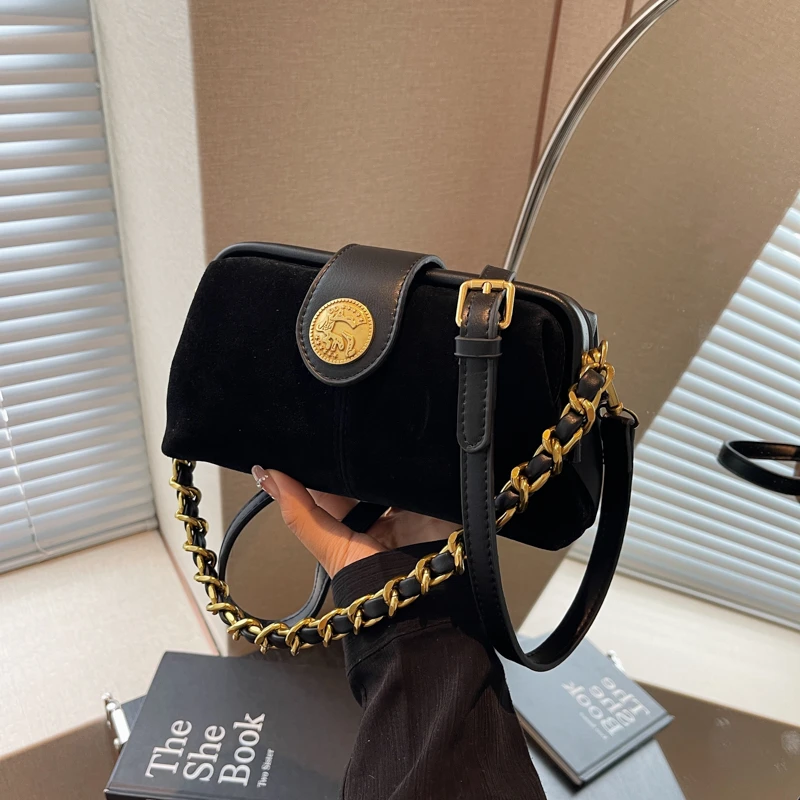 

Luxury Leather Handbag For Ladies, Classic Tote Bag With Shoulder Option, Elegant Design By Popular Brand