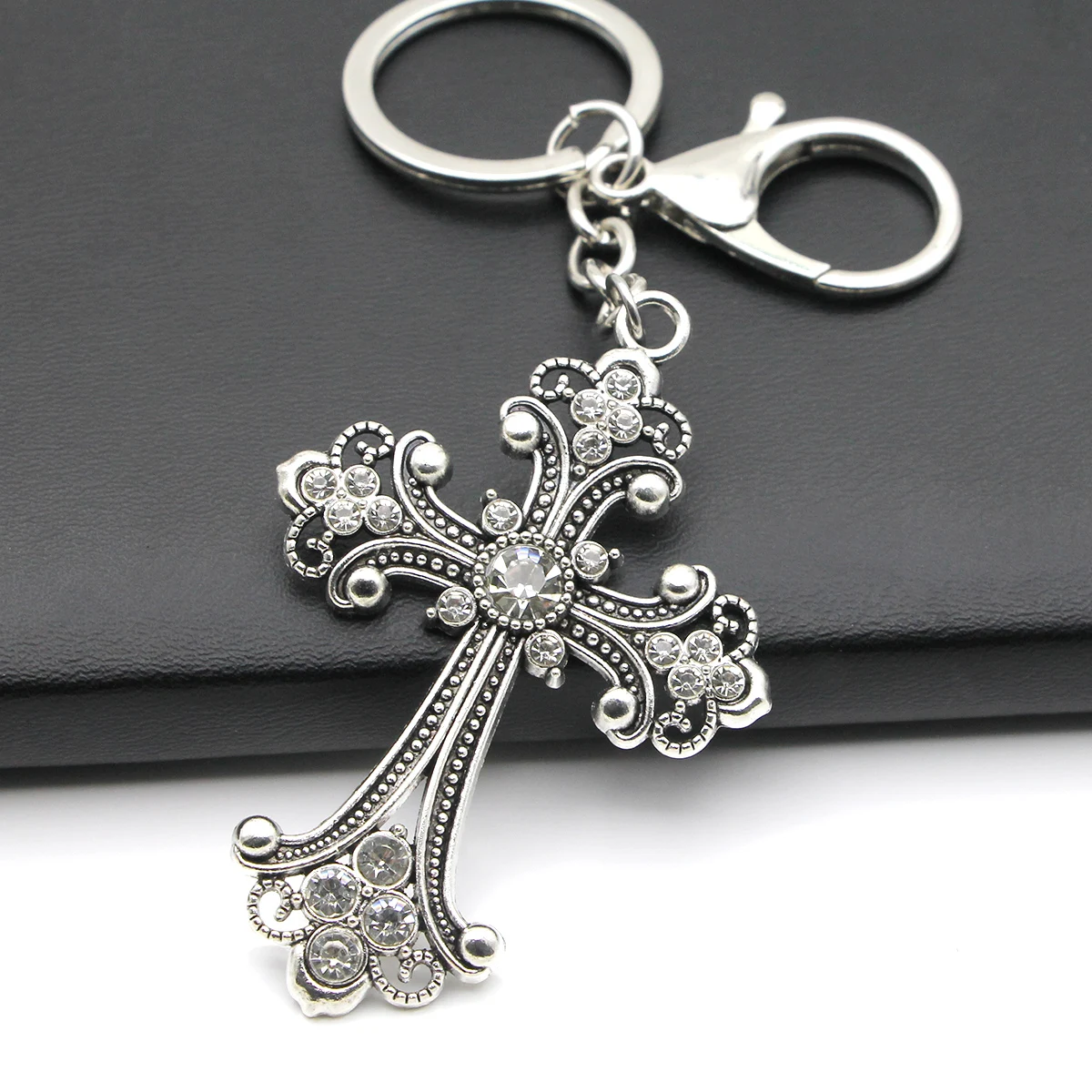 Fashion Goth Rhinestone Cross Key Chains Antique Silver Pendant Punk Jewellery Accessory Vintage Charm Keychain Gifts