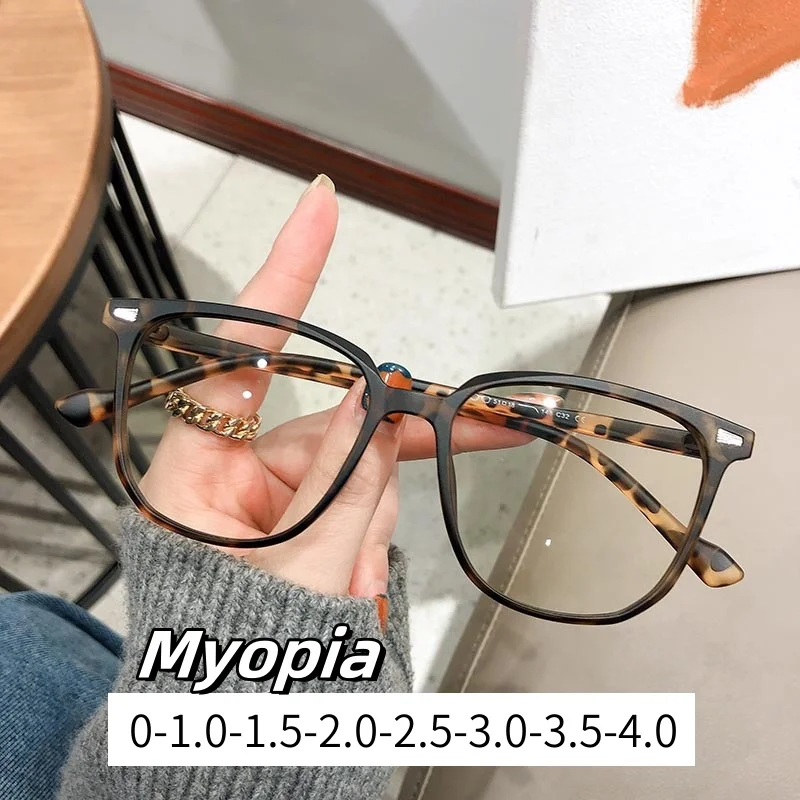 

Ultra Light Blue Light Blocking Myopia Eyewear Near Sight Eyeglasses Square Frame Eye Protection Myopia Glasses for Women Men