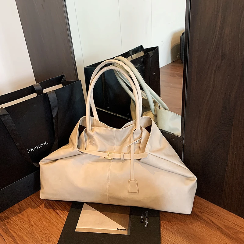 

Горячие модные однотонные модные сумки на плечо из искусственной кожи большой емкости 2026, горячая распродажа, стильный дизайн, супер крутая повседневная сумка-тоут для женщин