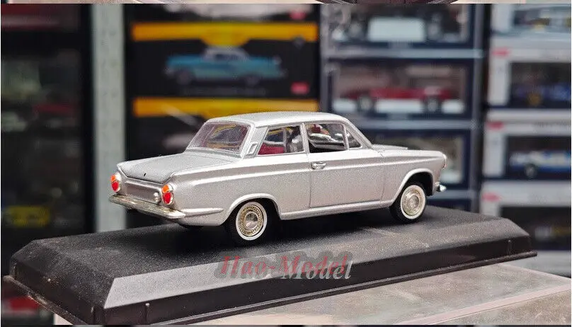 sun star 1:43 For Ford Cortina MK1 Flag Alloy Model Car Diecast Metal Simulation Toy Boys Birthday Gift Hobby Display Collection