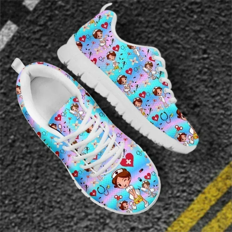 Zapatos de enfermera con diseño de arcoíris para mujer, zapatillas deportivas con cordones, diseño sanitario, zapatos planos informales, ligeros