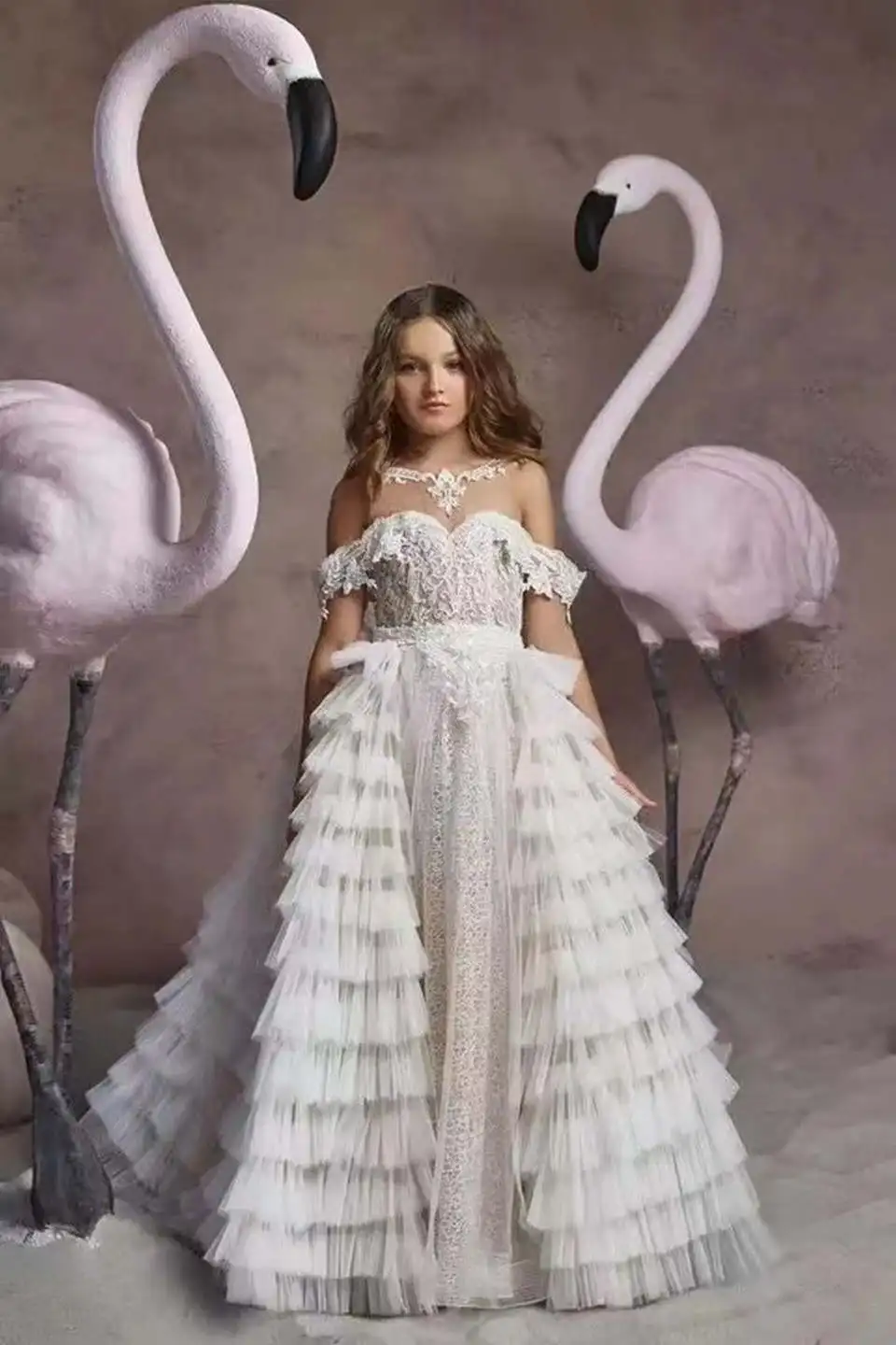 Maßgeschneidertes Schulterfreies Prinzessinnen-Geburtstagskleid Rückenfreies Tüll-Kleid mit Applikationen Blumenmädchenkleid 2026 Erstkommunionskleid – Detail 4