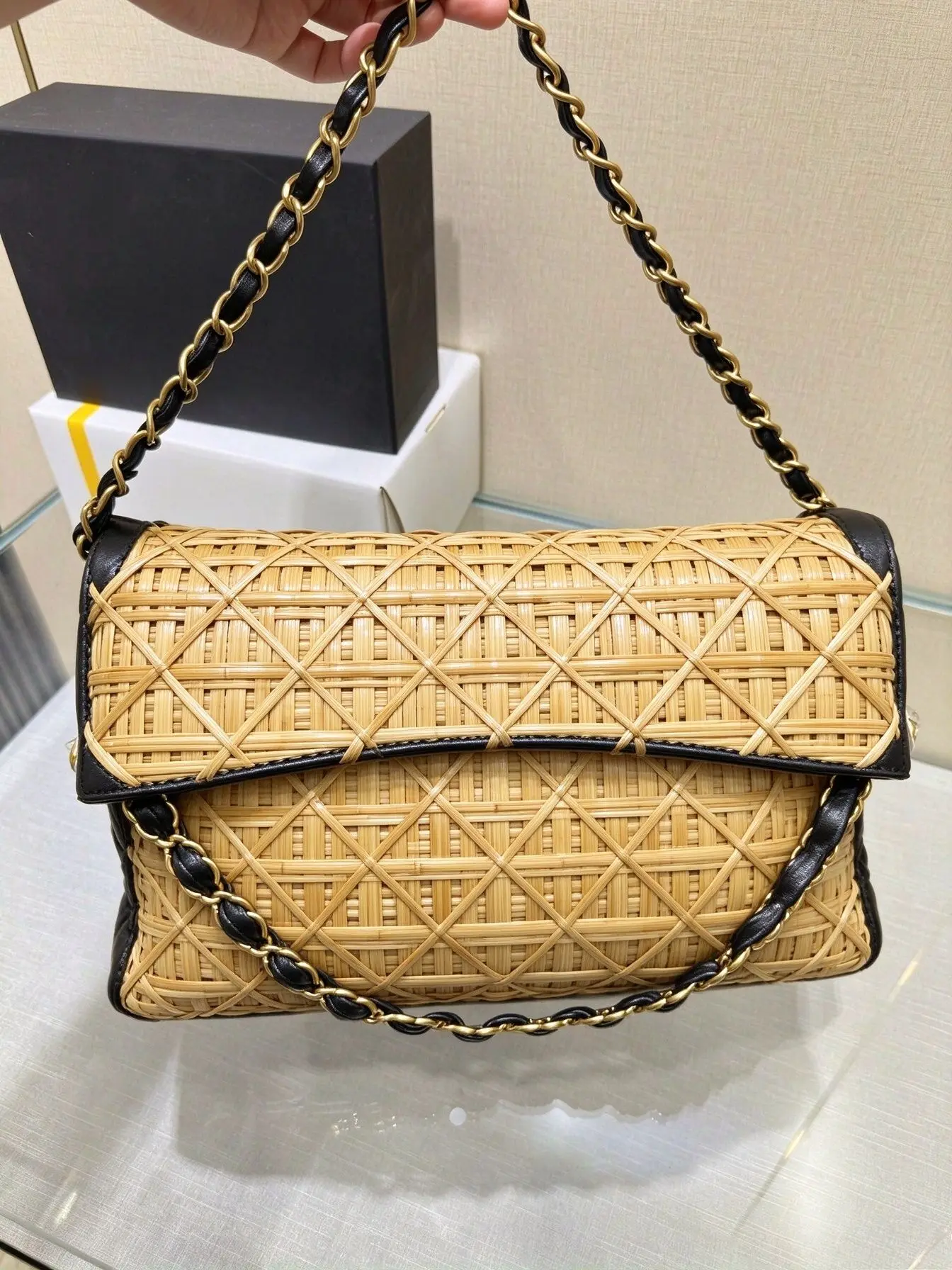 Women Rattan Woven Flap Shoulder Bag Leather Trim Metal Chain Crossbody Bag Summer Beach Straw Handbag Casual Clutch Purse