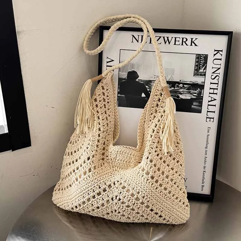 

Summer New Sle Women's Beach St Woven Knitted Bag Hollow out Tassel Commuter Bag Soft Handle Magnetic Bule Closure