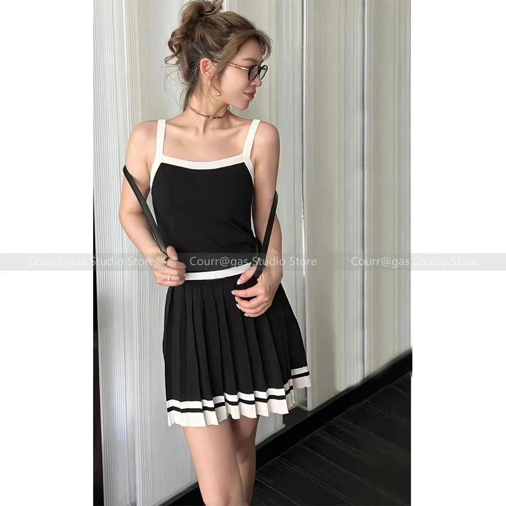 

Black and white clash of colours senior sense of hot girl pleated skirt halter two-piece set 2024 new square neck top set