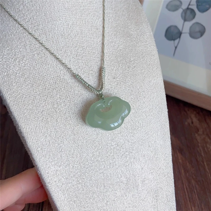 قلادة السلام الطبيعية Dongling Jade Auspicious Cloud Ruyi Lock هي هدية مهرجان لأفراد الأسرة، مما يرمزية السلام